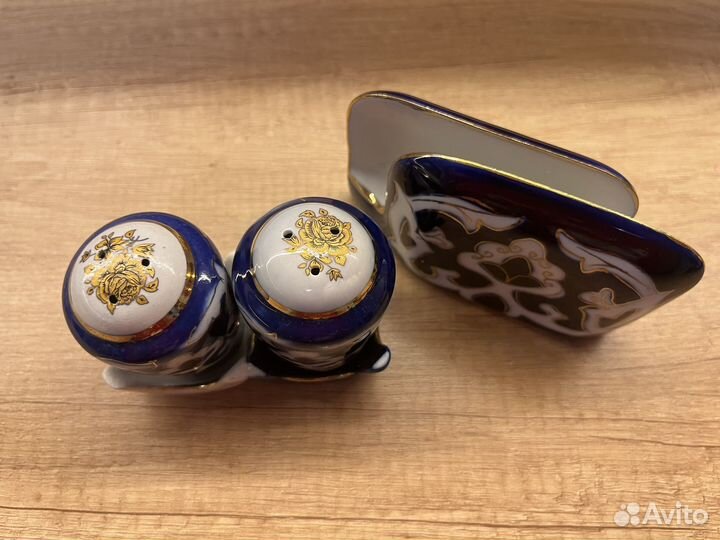 Сольница, перечница, салфетница