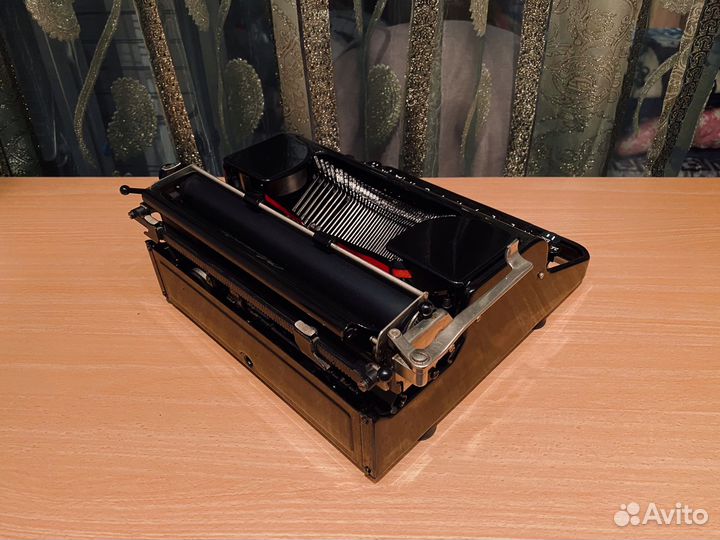 Печатная / пишущая машинка 