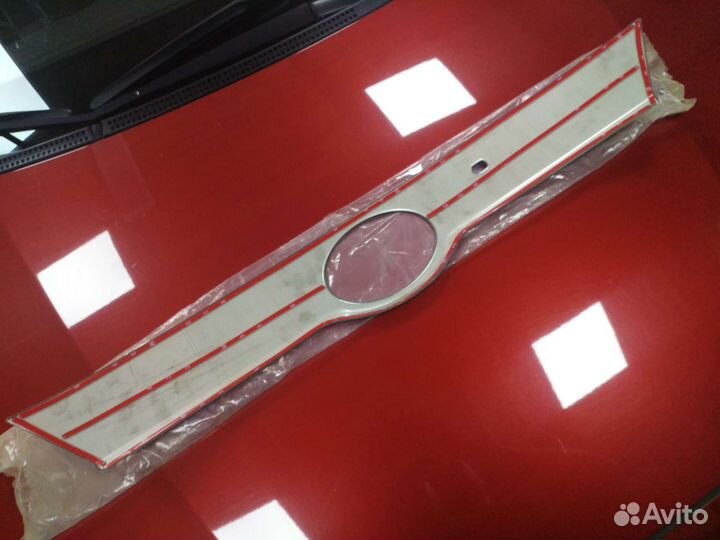 Накладка на заднюю дверь Хайлендер