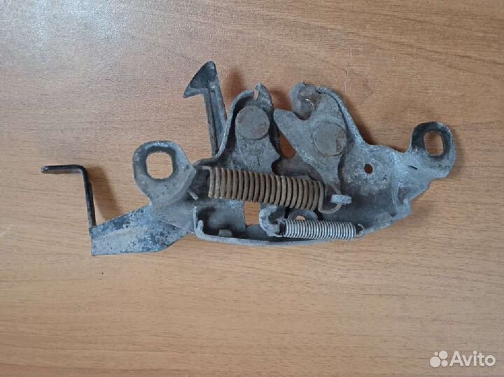 Замок капота Nissan Terrano 2 Ниссан Террано 2