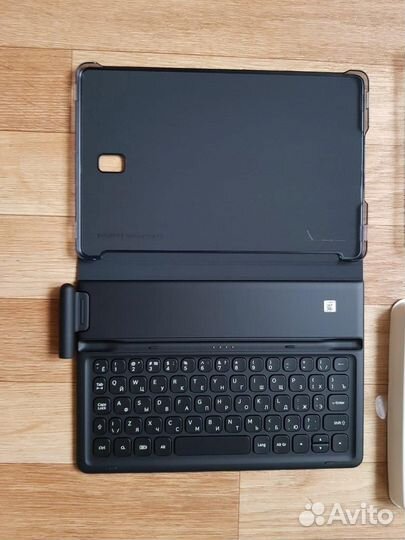 Чехол-клавиатура Samsung Tab S4 (EJ-FT830bbrgru)