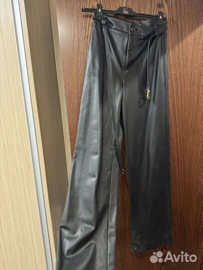 Брюки кожаные Zara