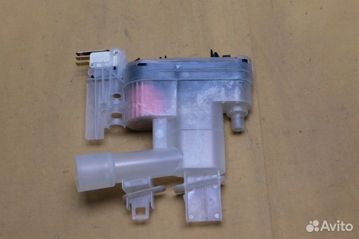 Датчик уровня в сборе Bosch 493409 бу. 8276