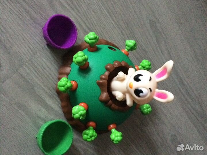 Зайчик с морковками