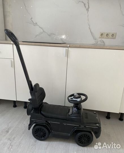 Машинка каталка толокар с ручкой mercedes