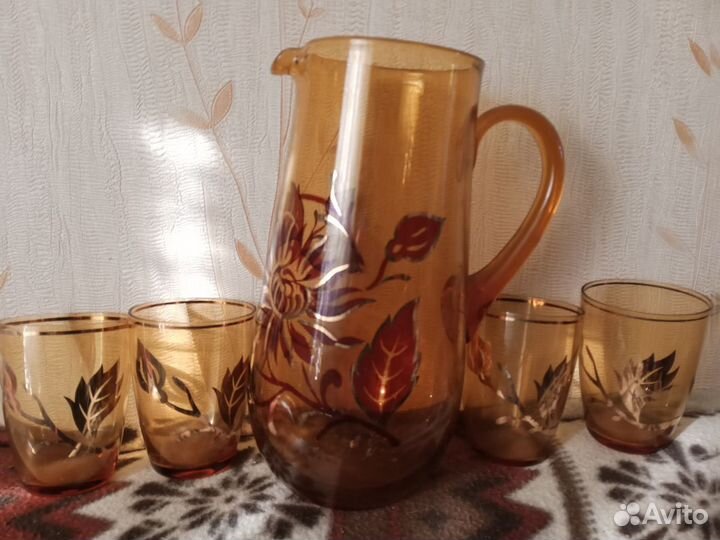 Кувшин со стаканами