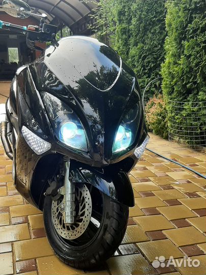 Макси скутер Ямаха