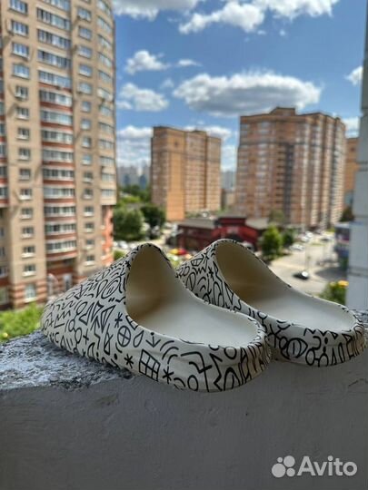 Тапочки adidas yeezy slide