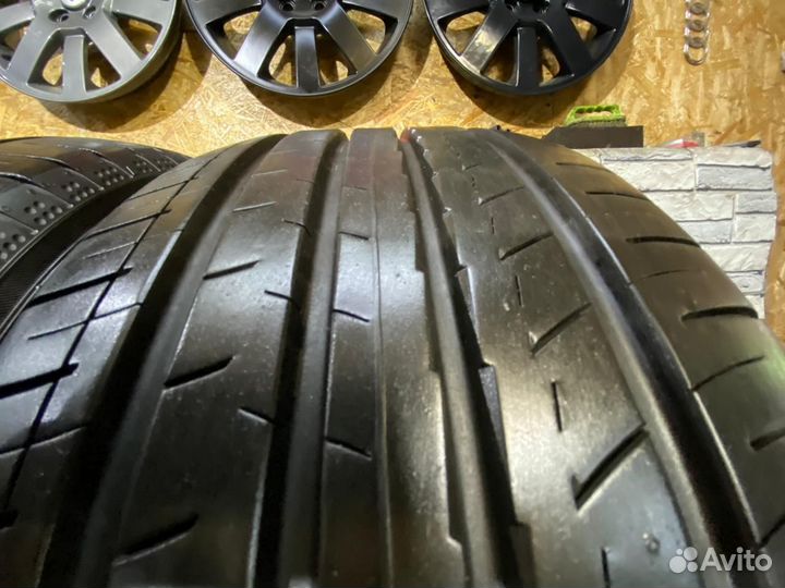 Yokohama BluEarth-GT AE-51 235/40 R19