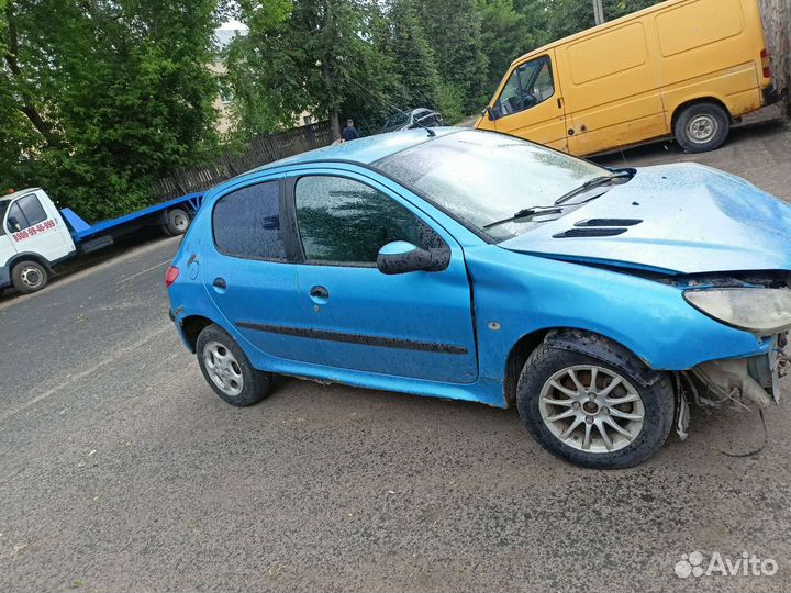 Разбор на запчасти Peugeot 206