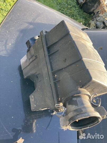 Корпус воздушного фильтра Мерседес 124, 2.2