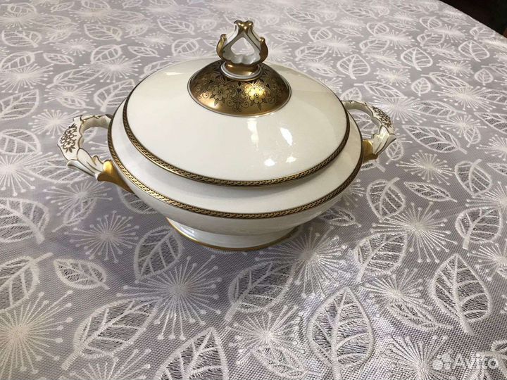 Фарфоровая супница