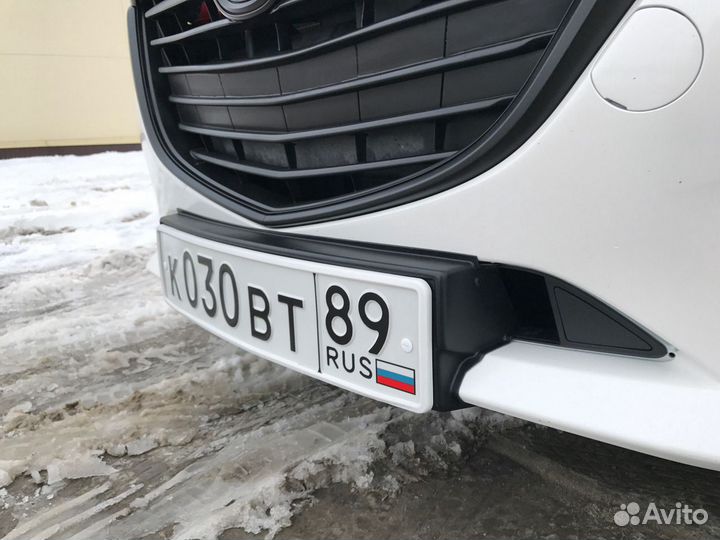 Подиум, центральный для гос. номера. Mazda 3 bm