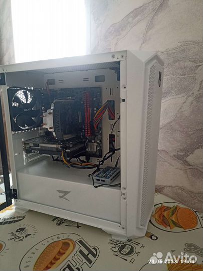 Игровой компьютер с монитором