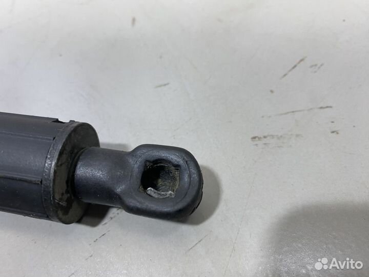 Амортизатор двери багажника правый Mercedes W164 ML