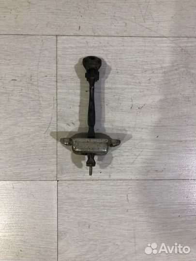 Ограничитель двери зад лев KIA RIO 3 1.4 мт седан