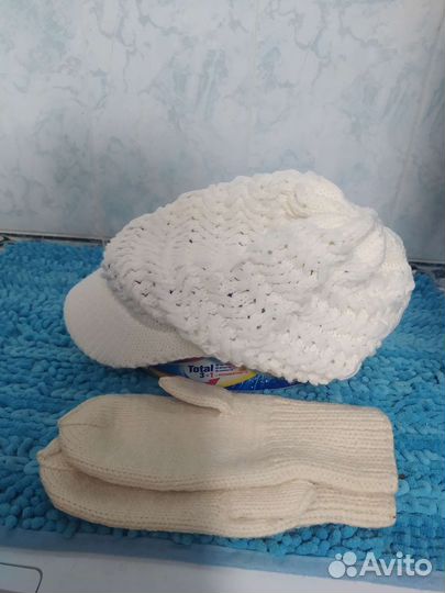 Отдам за шоколадку берёт и варежки