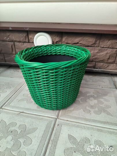 Плетёное кашпо из ротанга