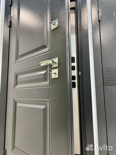 Дверь входная уличная с терморазрывом