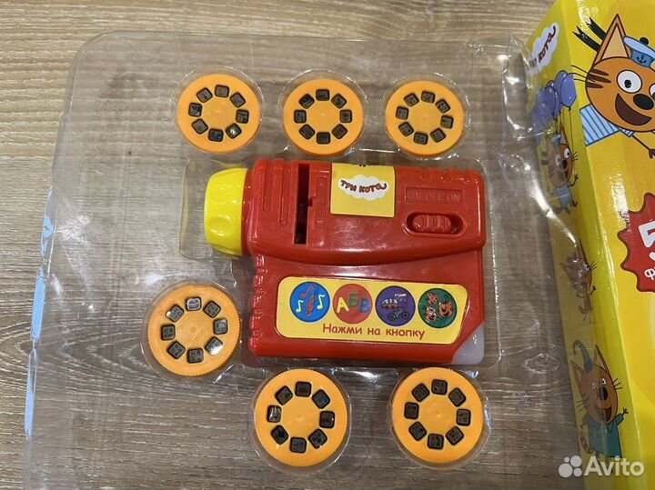 Говорящий проектор три кота