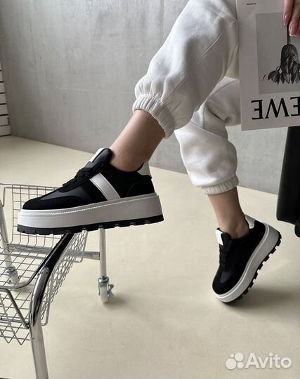 Кроссовки (кеды) женские