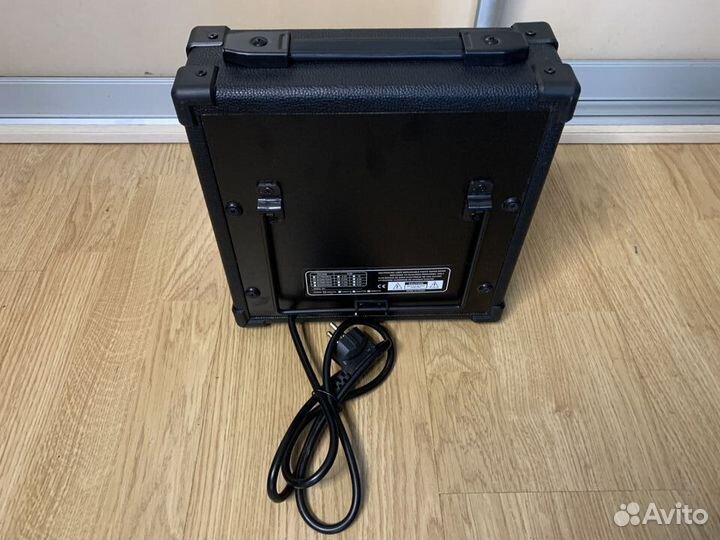 Комбик для электрогитары 10 Ватт + шнур