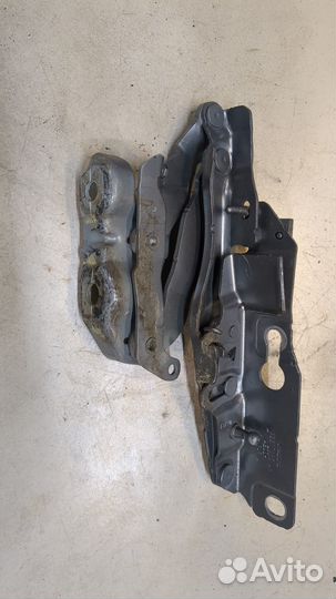 Петля крышки багажника левая Volvo V60 2018, 2021