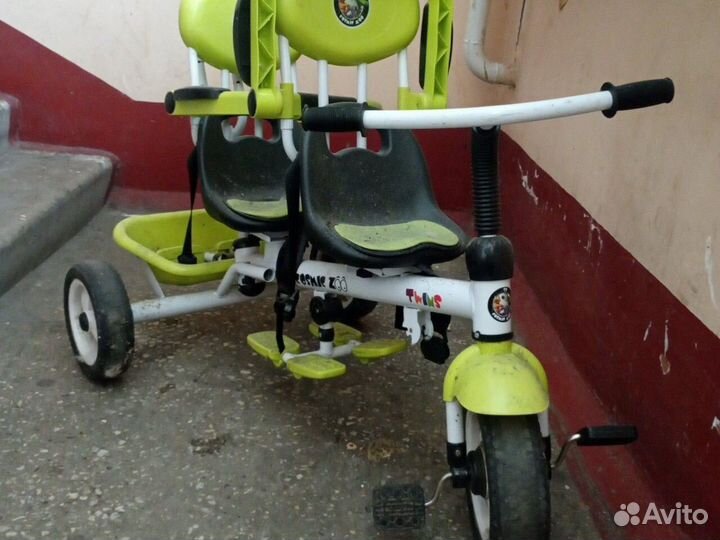 Трёхколёсный двухместный велосипед