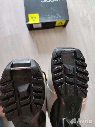 Детские лыжные ботинки fischer 33р