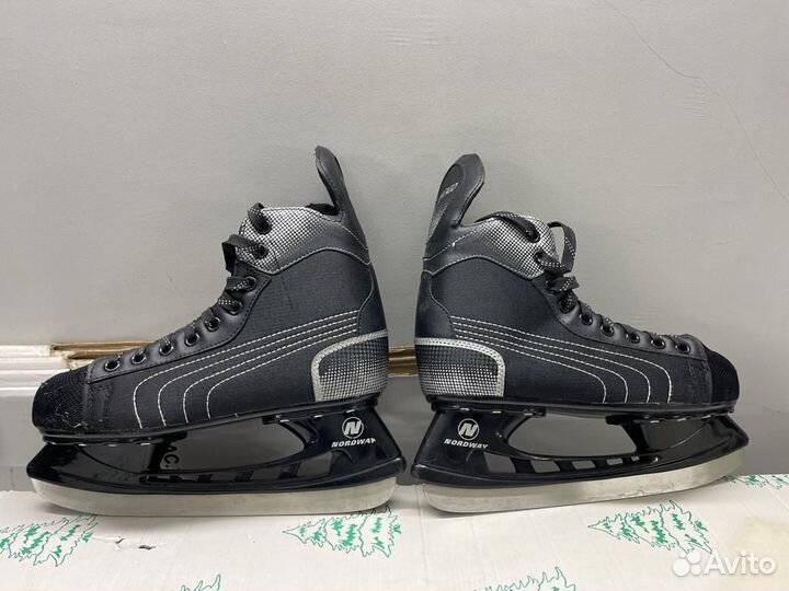 Коньки хоккейные