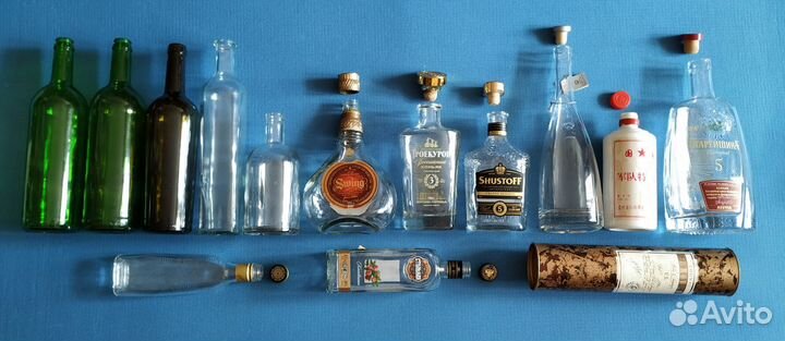 Бутылки с пробками и без, футляр/туба