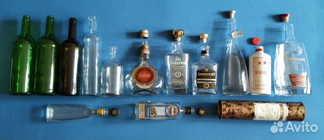 Бутылки с пробками и без, футляр/туба