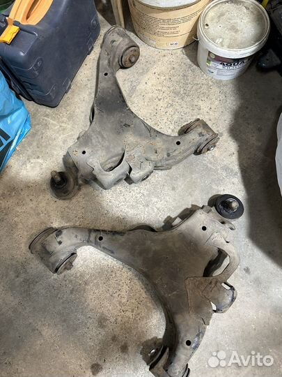 Передний нижний рычаг Toyota Land Cruiser 200/ Lx