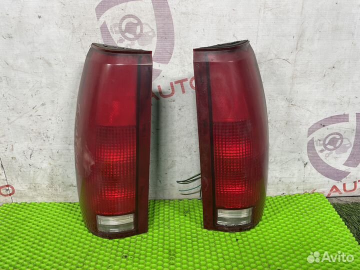 Задние фонари Chevrolet Suburban GMT400