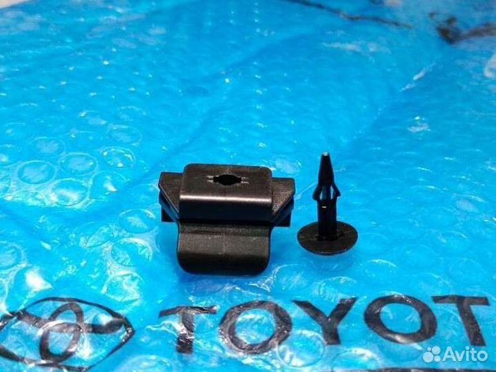 Крепление подкрылка Рав 4 4 Оригинал NEW 2013-2019