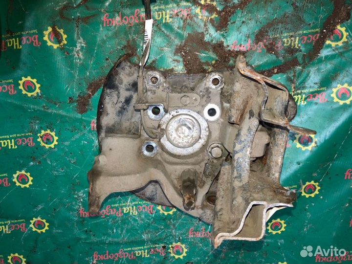 Кулак задний левый Volvo S60 седан