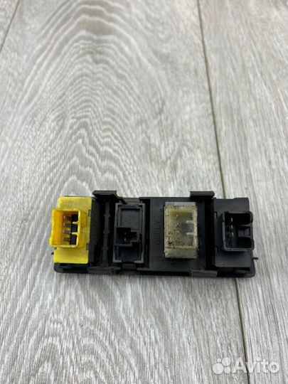 Кнопка открывания багажника Geely Emgand 2011