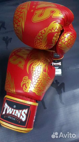 Боксерские перчатки Twins Fairtex