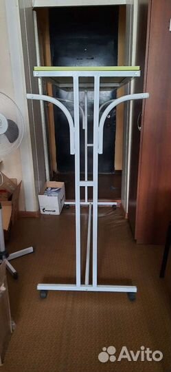 Вешалка напольная на колесах