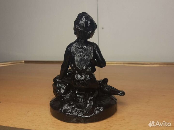 Статуэтка мальчик и голуби