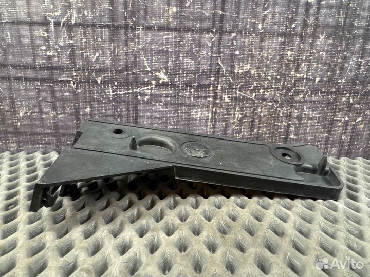 Крепление бампера переднее левое Audi A4 B6 AMB