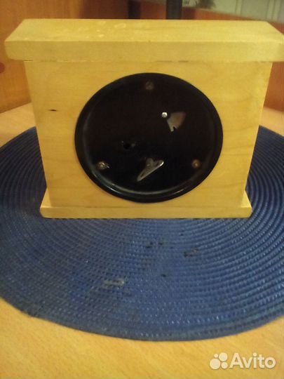 Часы настольные маяк