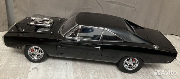 Модель авто Dodge Charger R/T в масштабе 1/8