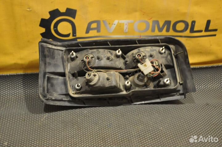 Фонарь задний правый mazda familia BG5S