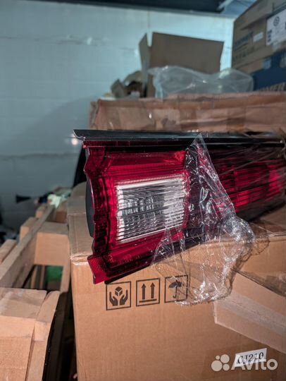 Задние фонарь правый и центр марк mark 2 90
