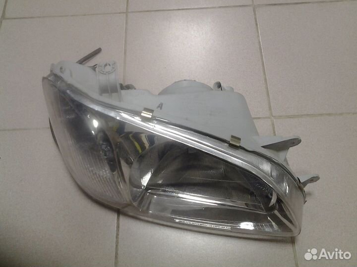Правая передняя фара Kia Karnival 99-06
