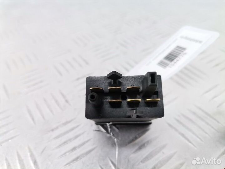 Кнопка обогрева заднего стекла Volkswagen Passat