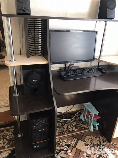 Компьютерный стол