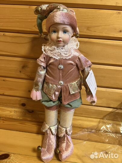 Кукла форфоровая 