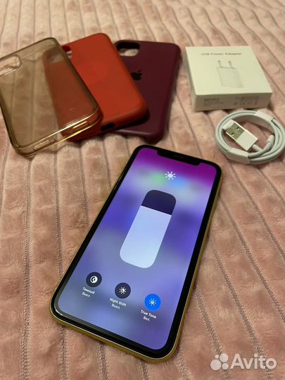 Телефон iPhone 11 64GB Yellow